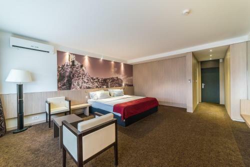 City Hotel