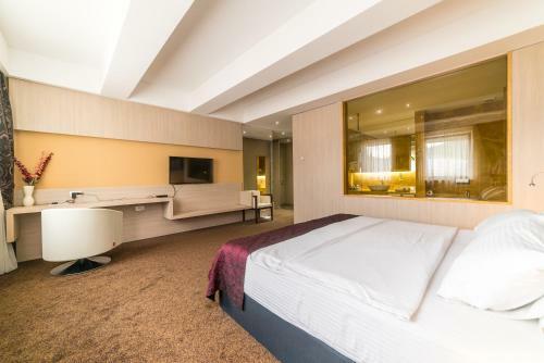 City Hotel