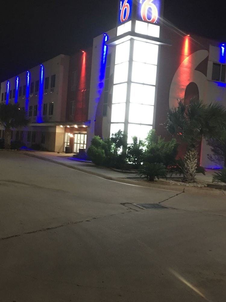 Motel 6 Three Rivers