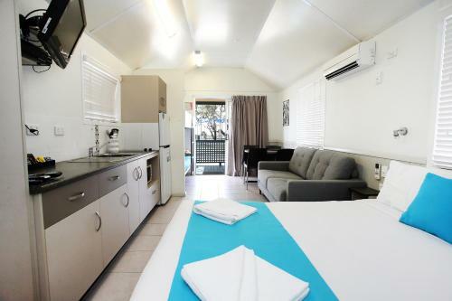 Rowes Bay Caravan Park