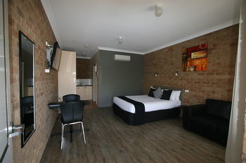 Aparthotel Bridges On Meninya Motel & Apartments