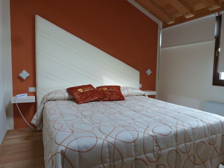 Hotel C� Zane Martin