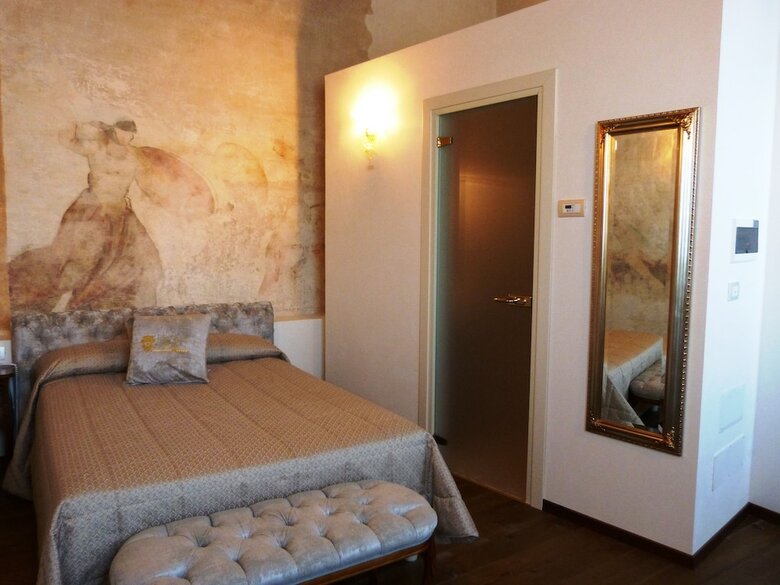 Hotel C� Zane Martin