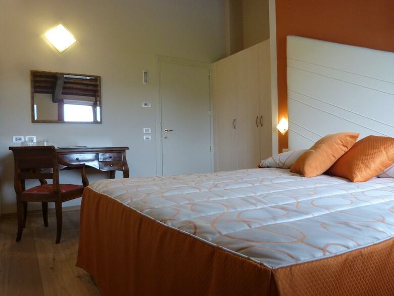 Hotel C� Zane Martin