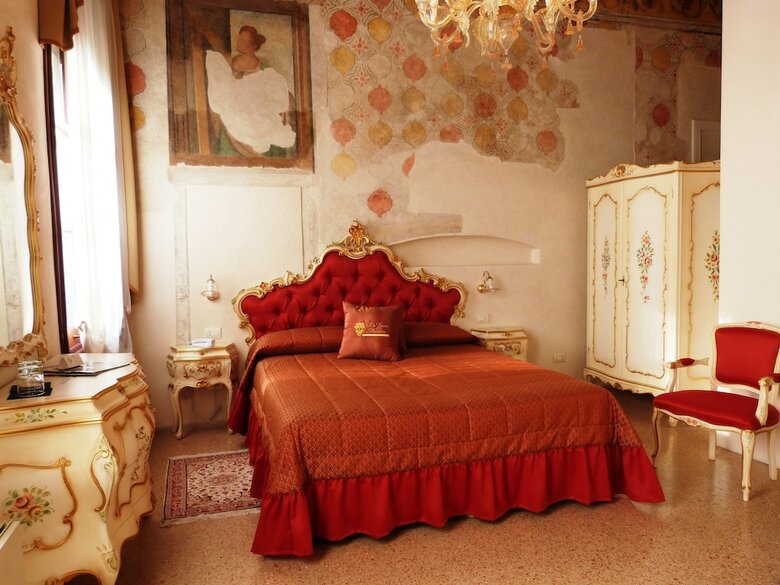 Hotel C� Zane Martin