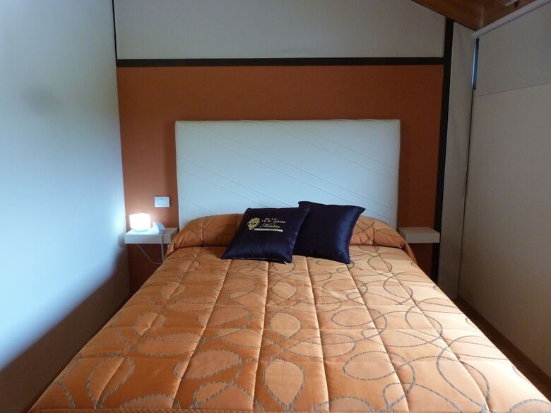 Hotel C� Zane Martin