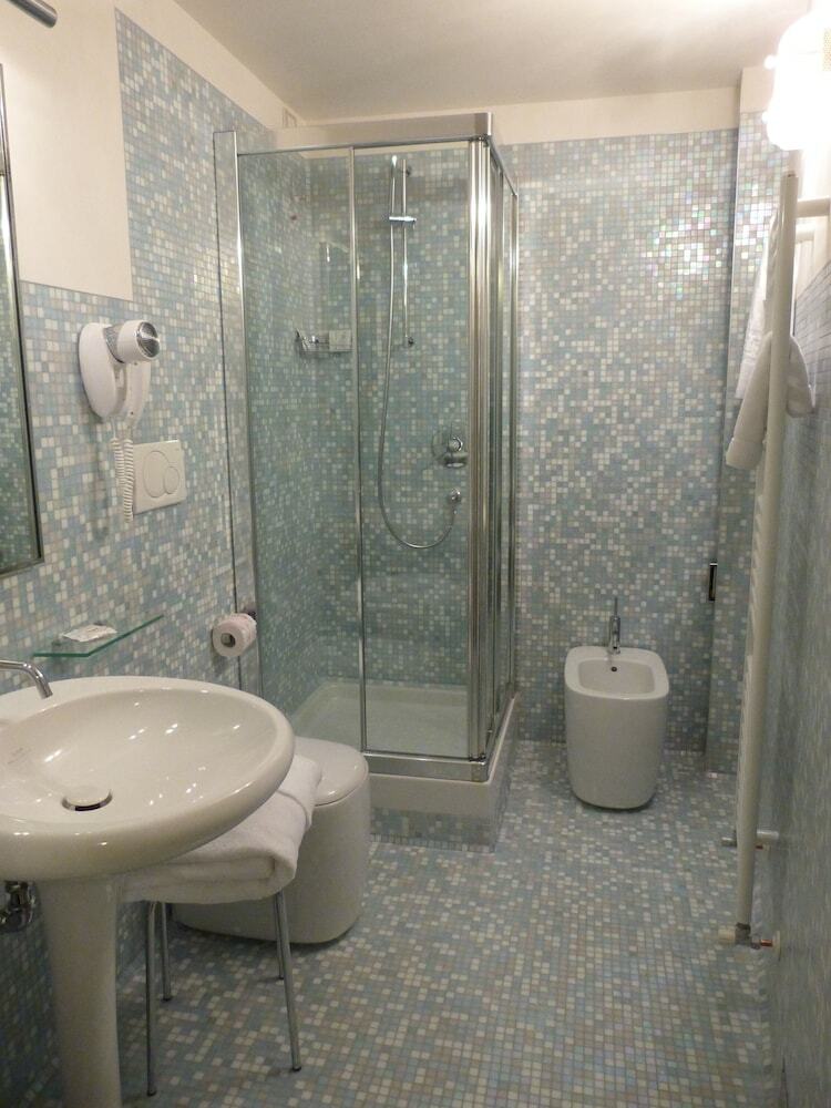 Hotel C� Zane Martin