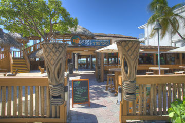 Hotel Holiday Isle Beach Resort And Marina