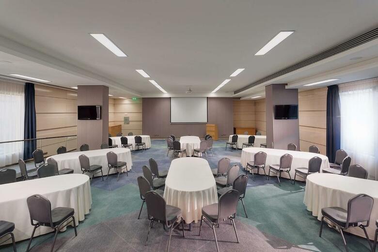 City Plaza Hotel