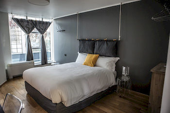 Bed & Breakfast Too Cute - 2b Str8