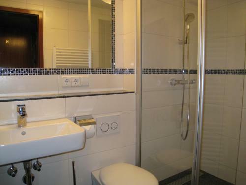 Hostal Gasthaus Pension Donish�usle