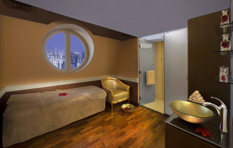 Royal Rose Hotel