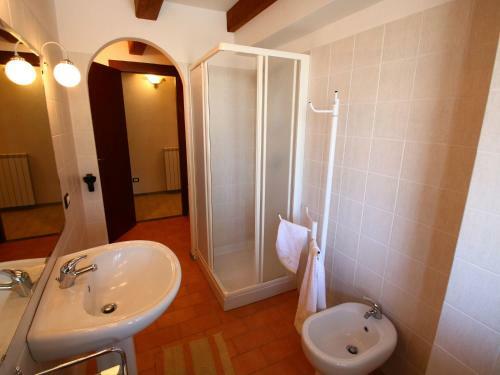 Apartamento Spacious Farmhouse In Bagnoregio With Swimming Pool