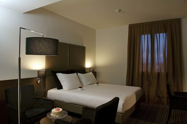 Sweet Hotel