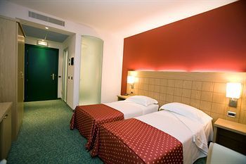 Hotel Senator