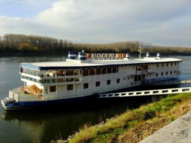 Hotel Botel Marina