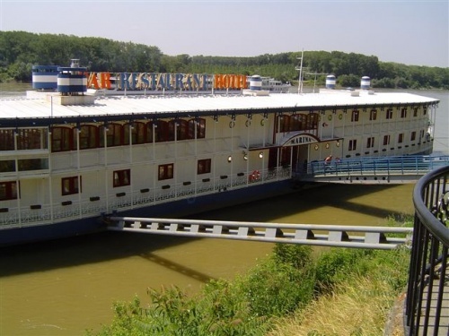 Hotel Botel Marina
