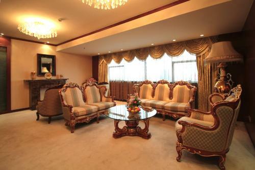 Jinling Danyang Hotel