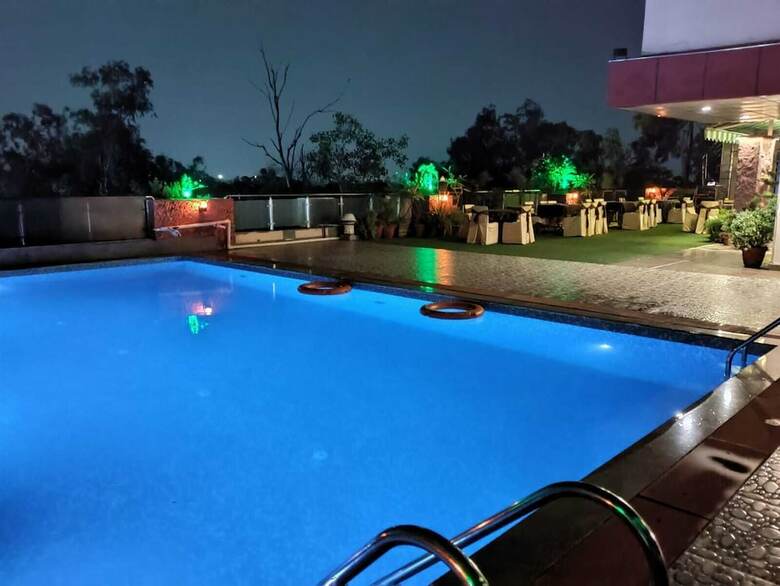 Hotel Atulyaa Taj