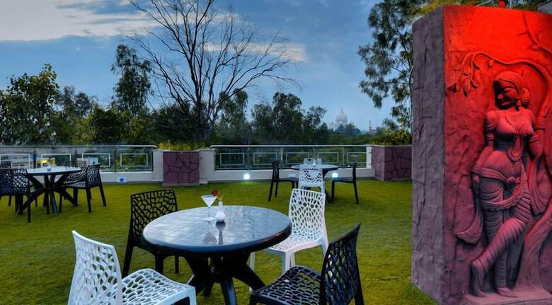 Hotel Atulyaa Taj
