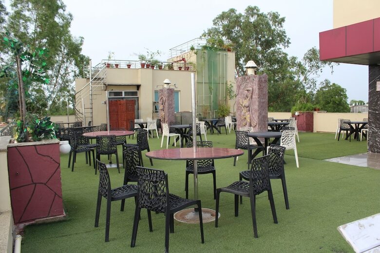 Hotel Atulyaa Taj