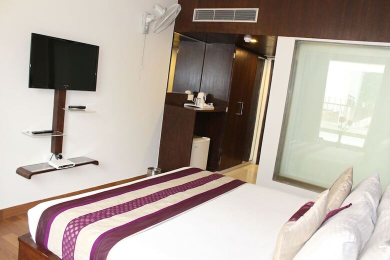 Hotel Atulyaa Taj