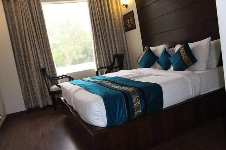 Hotel Atulyaa Taj