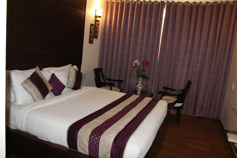 Hotel Atulyaa Taj