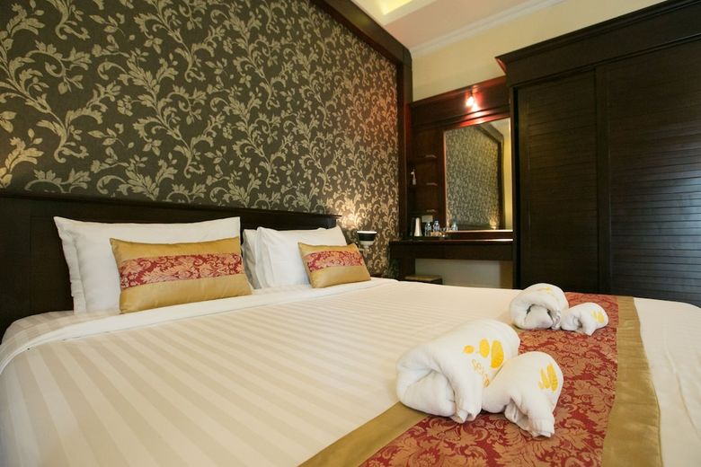 Seasons Riverside Hotel