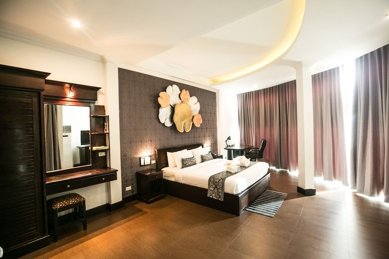 Seasons Riverside Hotel