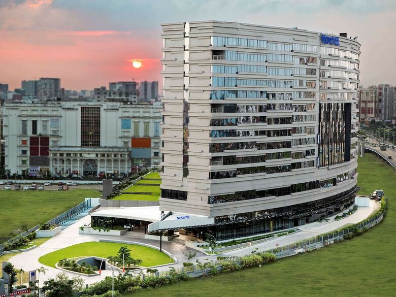 Novotel Kolkata Hotel And Residences