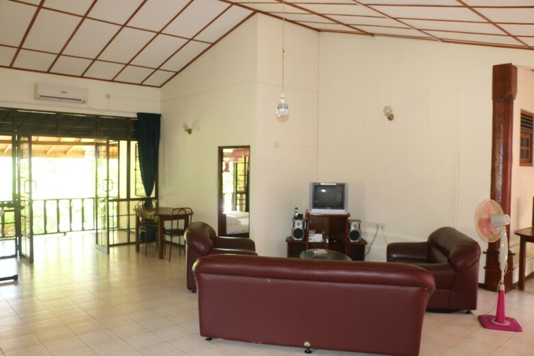 Villa Sayuru Inn