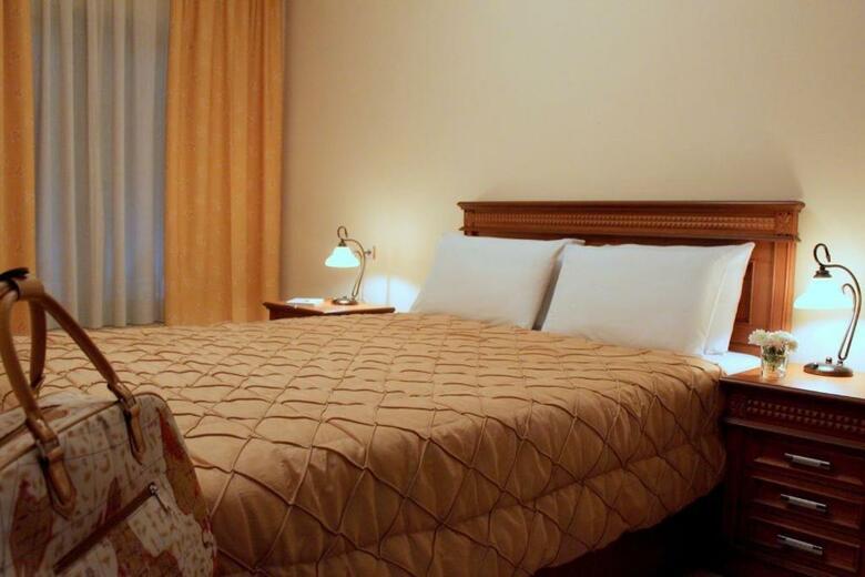 Hotel Famissi