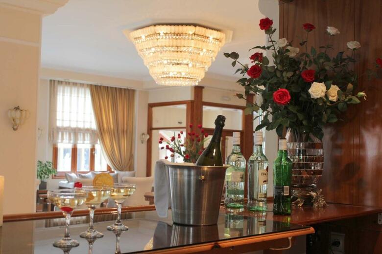 Hotel Famissi