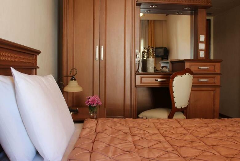 Hotel Famissi