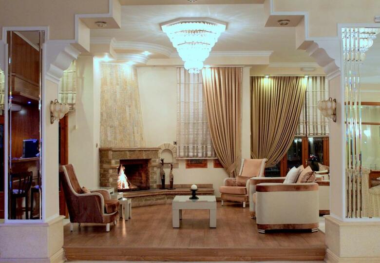 Hotel Famissi