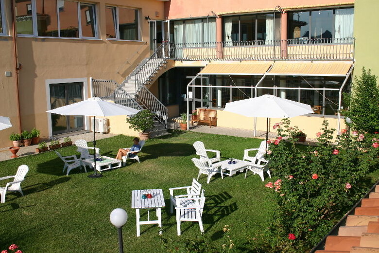 Hotel Pausania Inn