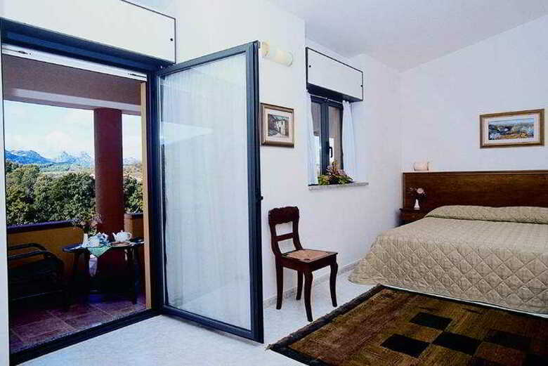 Hotel Pausania Inn