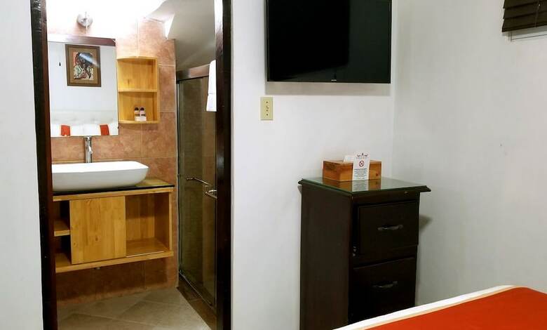 Altamont West Hotel