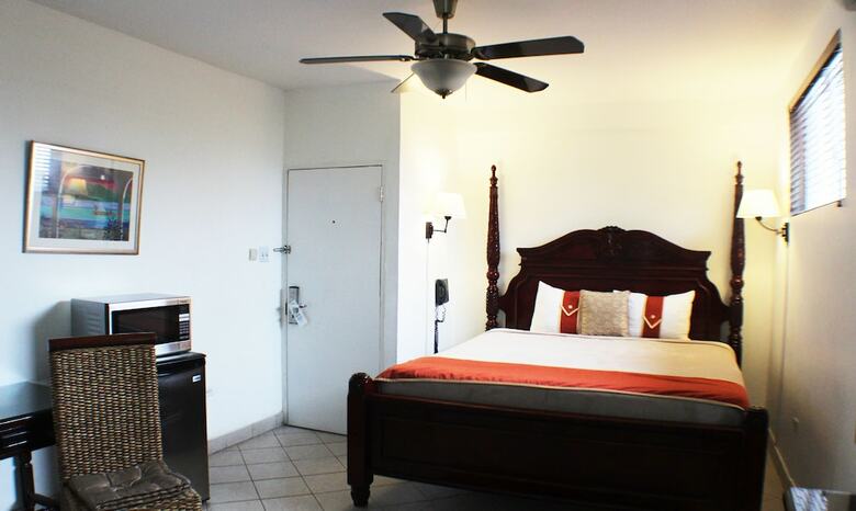 Altamont West Hotel