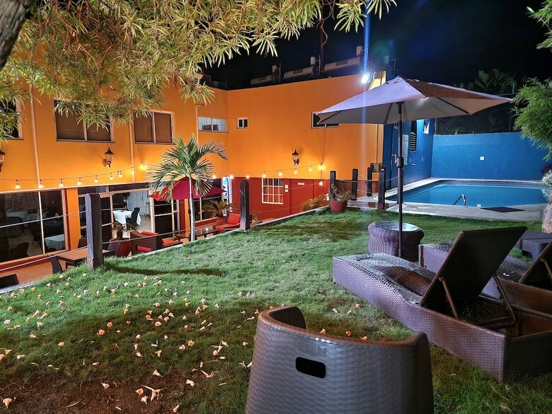 Altamont West Hotel
