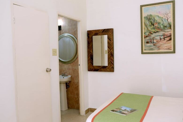 Altamont West Hotel