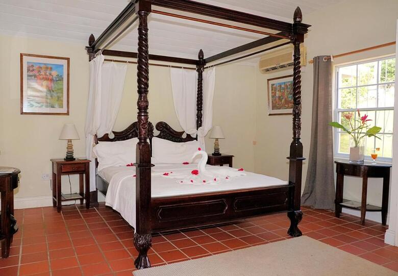 Hotel Marigot Beach Club & Dive Resort