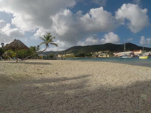 Hotel On The Cay