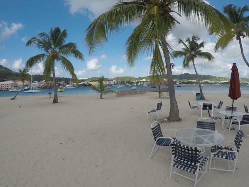 Hotel On The Cay