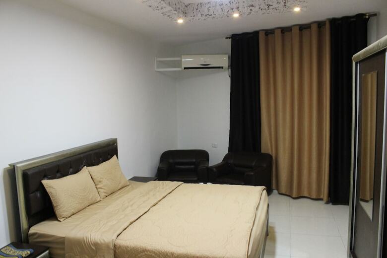 Sara Crown Hotel