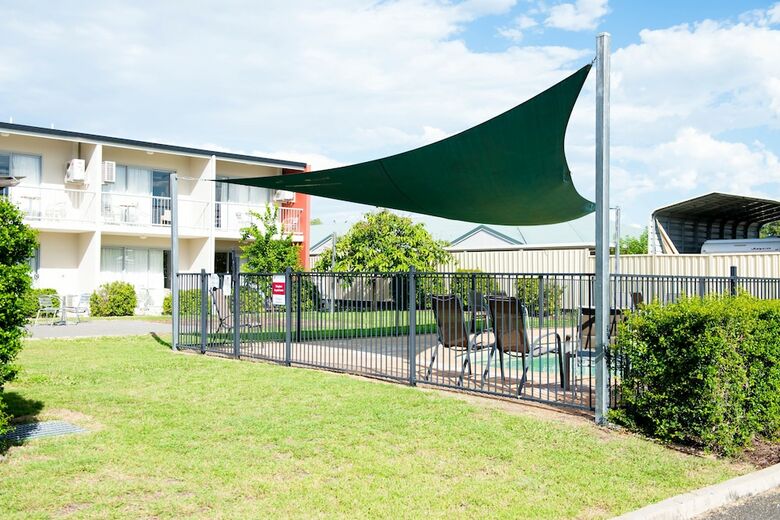 Hotel Capella Coach Inn