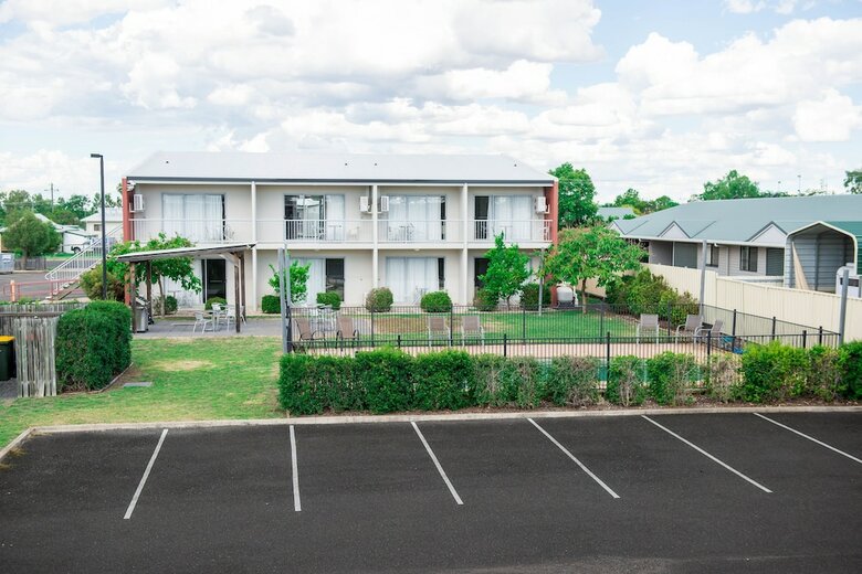 Hotel Capella Coach Inn