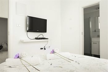 Kerem Hateiminim Apartments