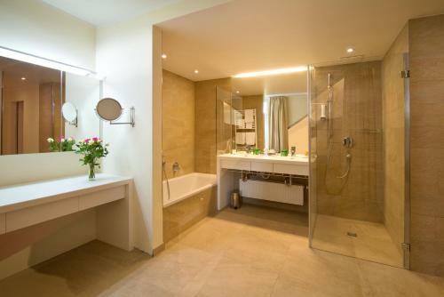 Momentum Hotel